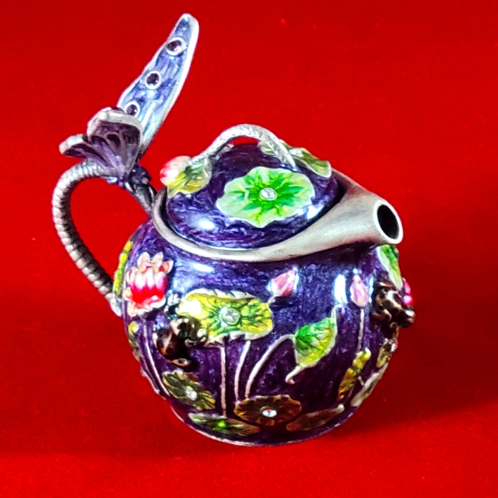 VINTAGE RUCINNI TEA POT TRINKET BOX.